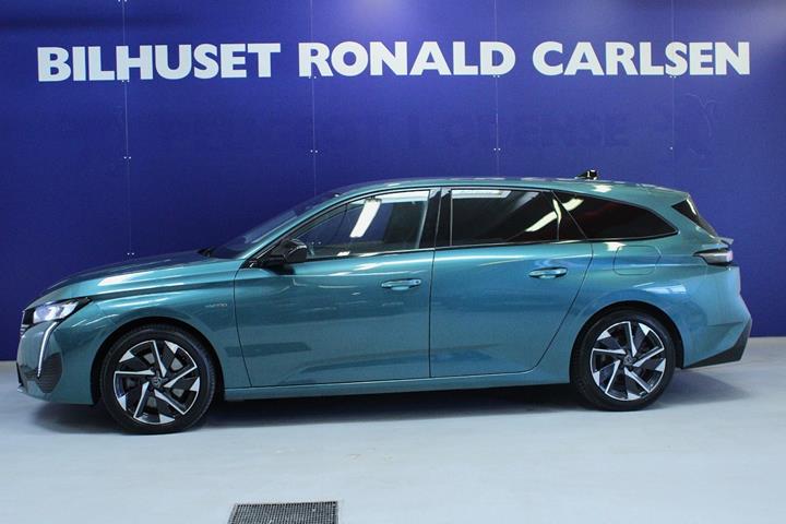 Grøn Peugeot 308 fra 2022