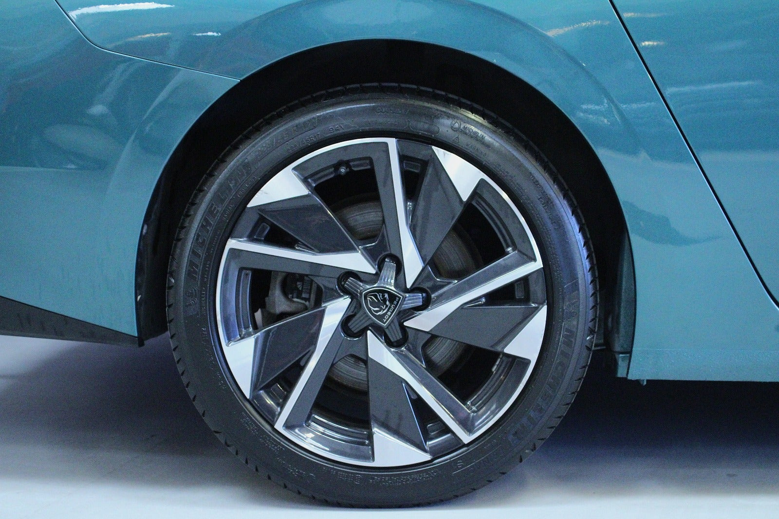 Grøn Peugeot 308 fra 2022