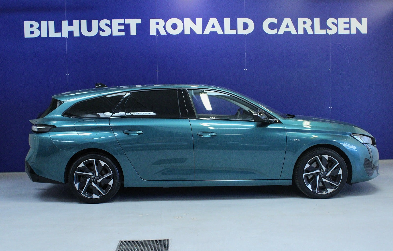 Grøn Peugeot 308 fra 2022