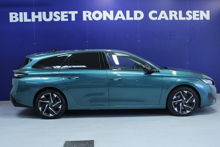 Grøn Peugeot 308 fra 2022