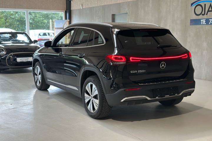 Sort Mercedes EQA250+ fra 2022