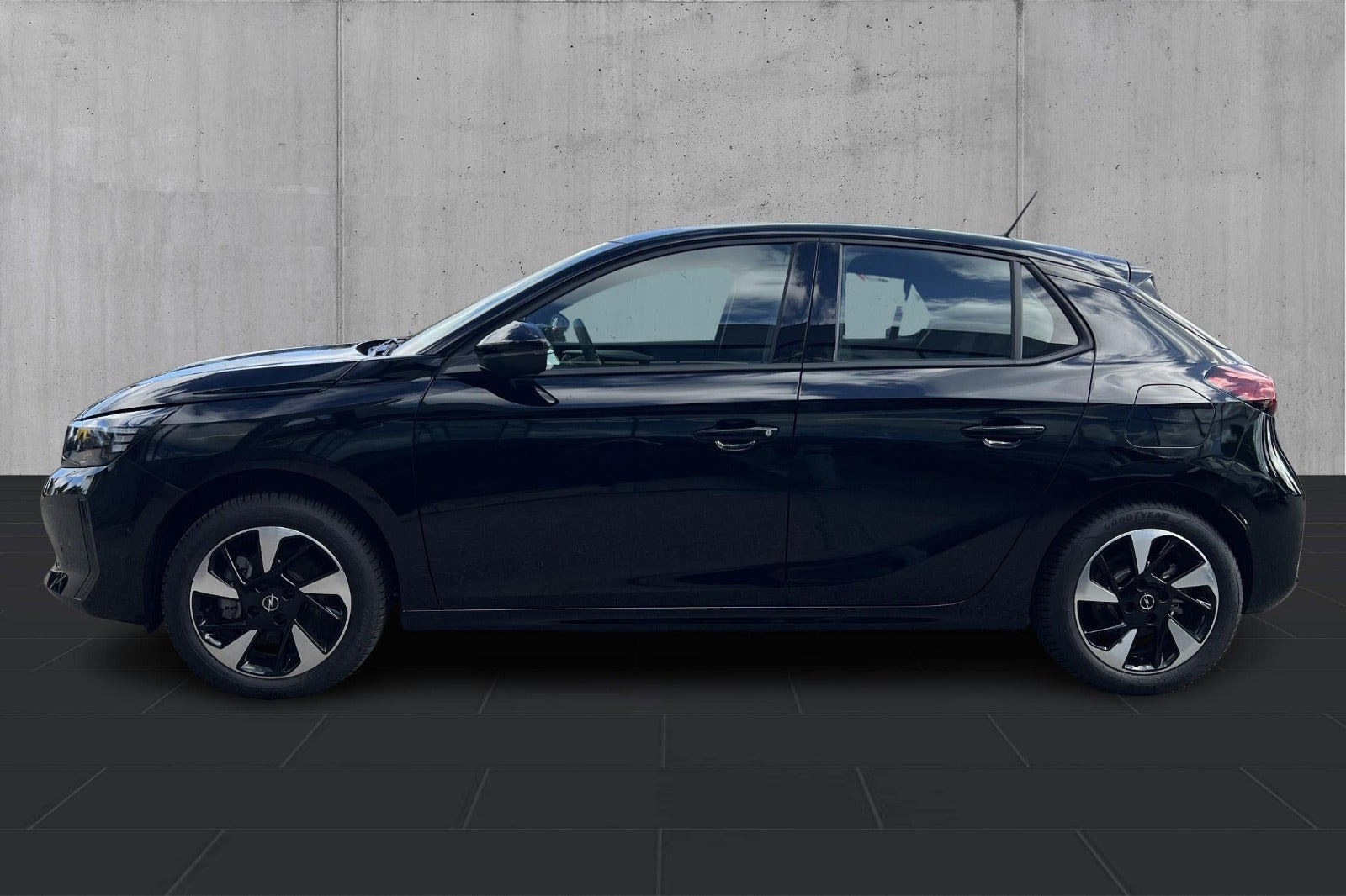 Sort Opel Corsa-e fra 2024