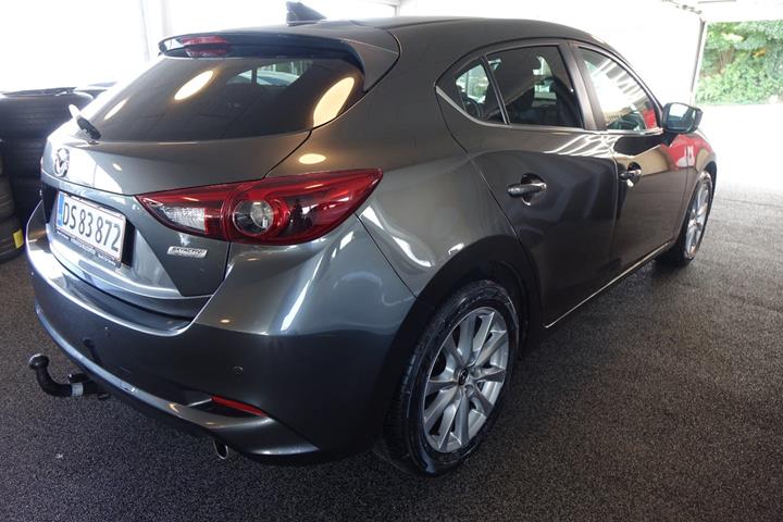 Grå Mazda 3 fra 2017