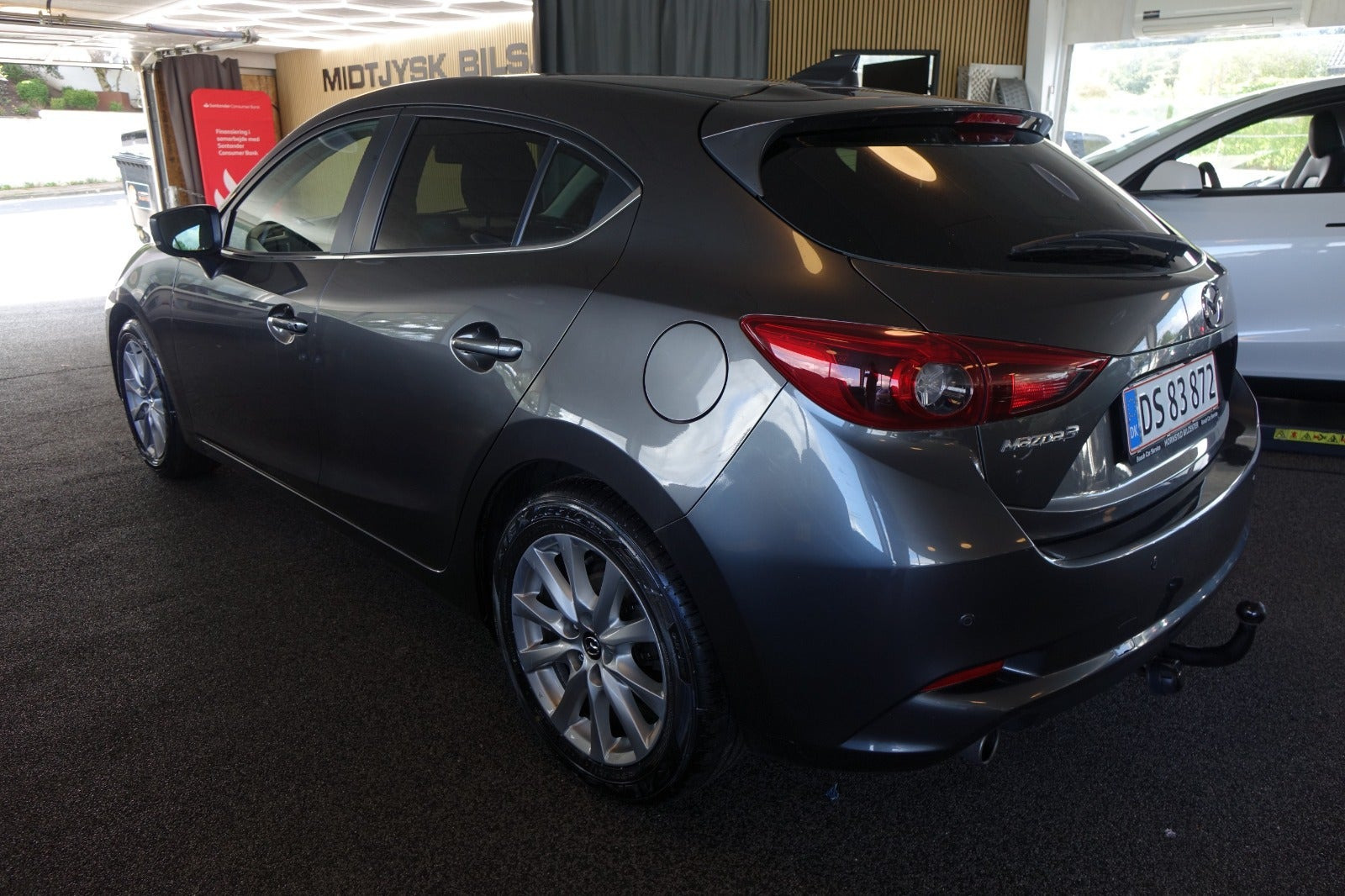 Grå Mazda 3 fra 2017