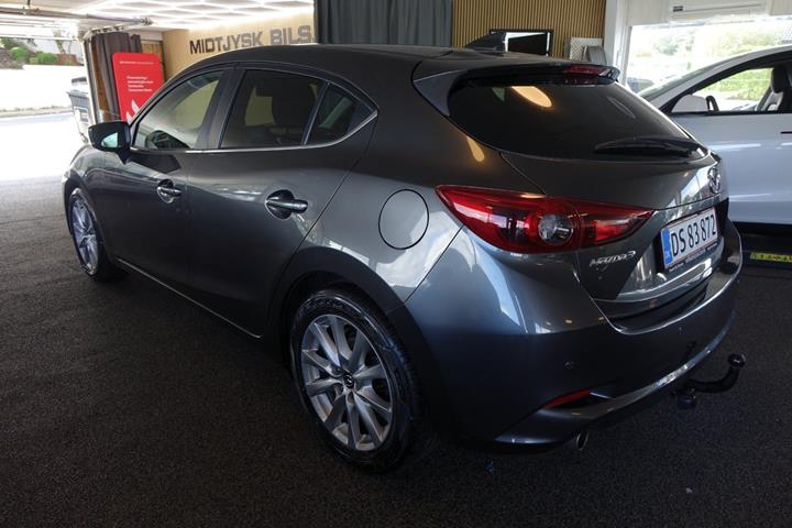 Grå Mazda 3 fra 2017