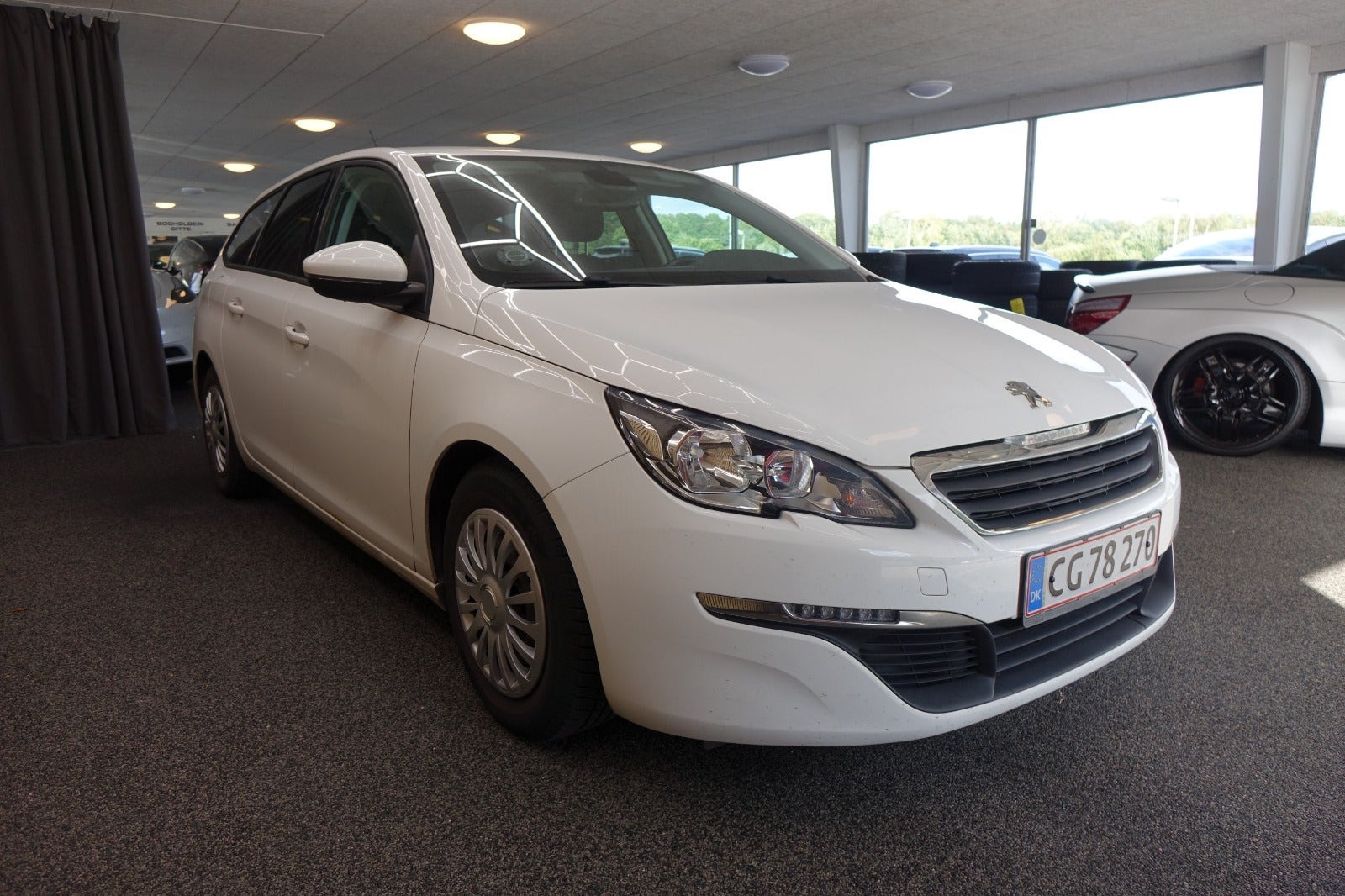 Hvid Peugeot 308 fra 2017