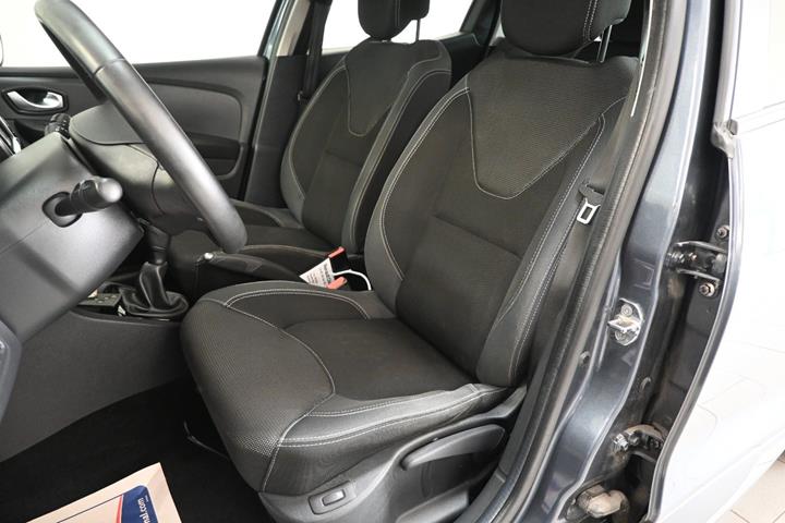 Grå Renault Clio IV fra 2018