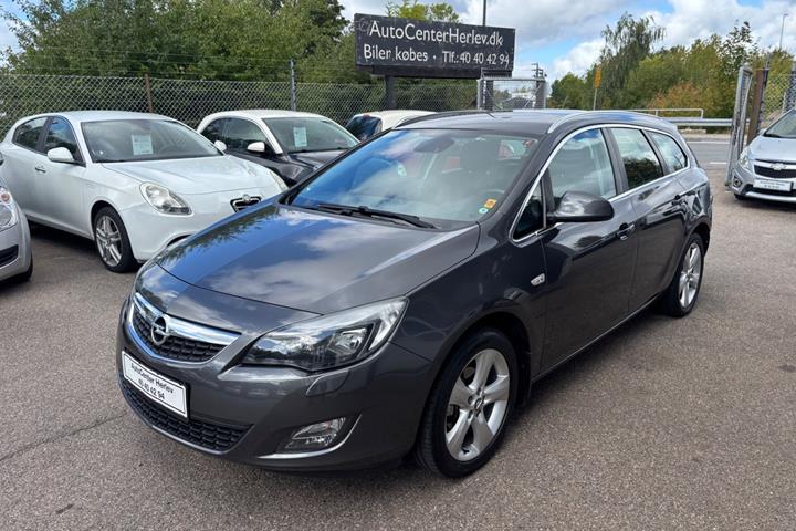 Grå Opel Astra fra 2012