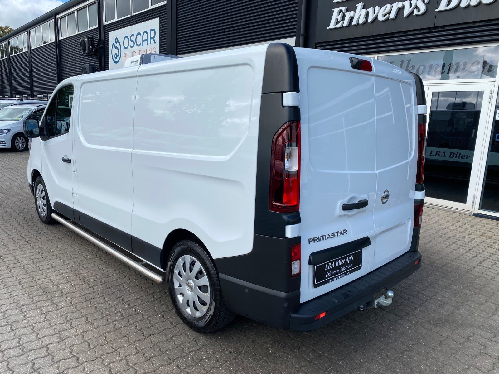 Hvid Nissan Primastar fra 2024