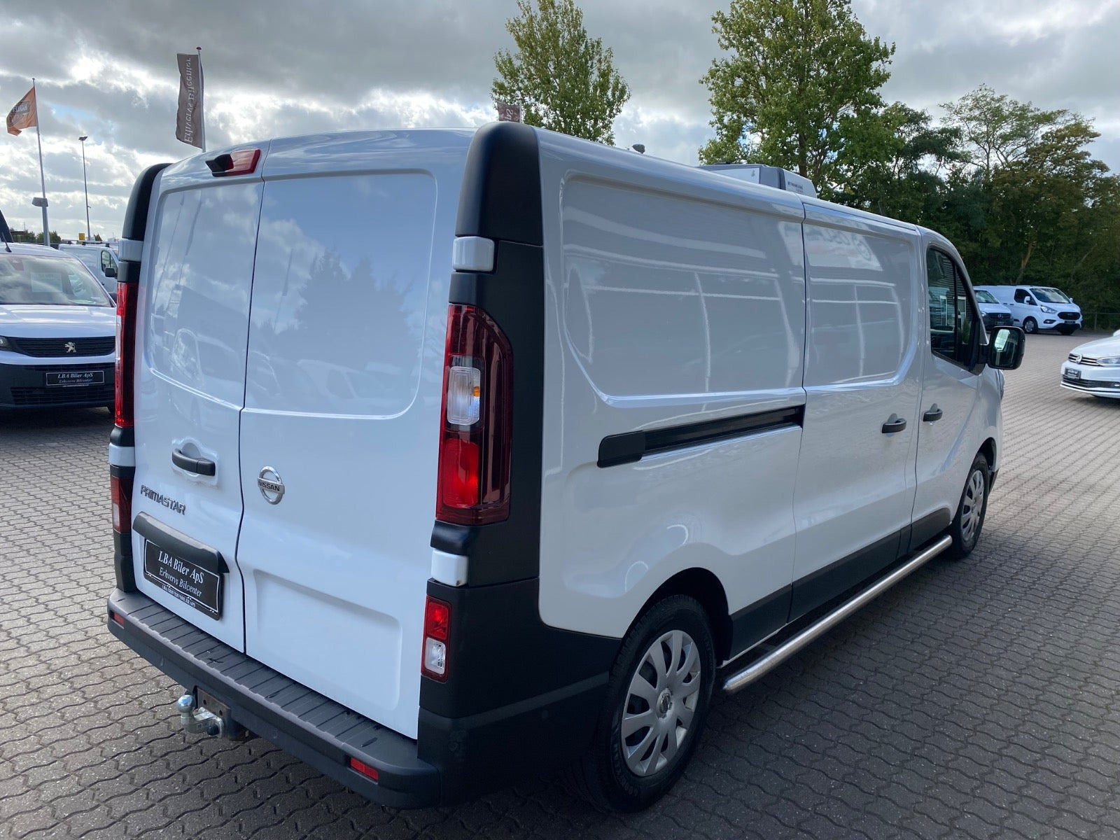 Hvid Nissan Primastar fra 2024