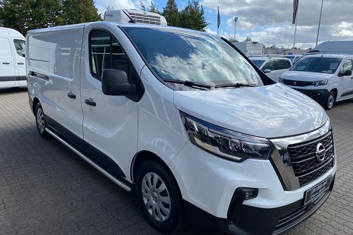 Hvid Nissan Primastar fra 2024