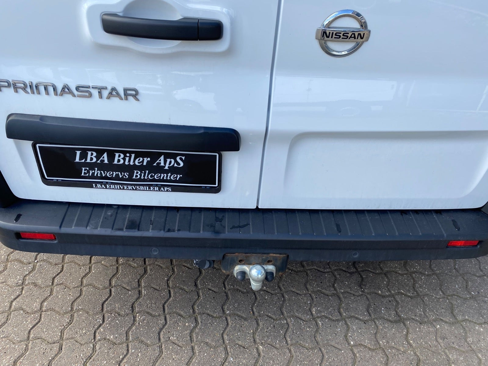 Hvid Nissan Primastar fra 2024