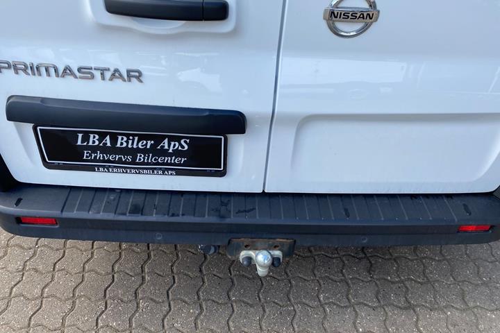 Hvid Nissan Primastar fra 2024