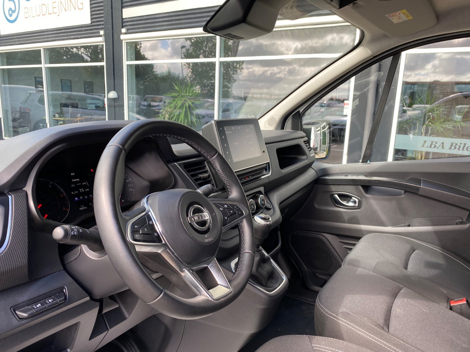 Hvid Nissan Primastar fra 2024