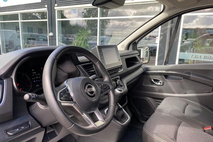 Hvid Nissan Primastar fra 2024