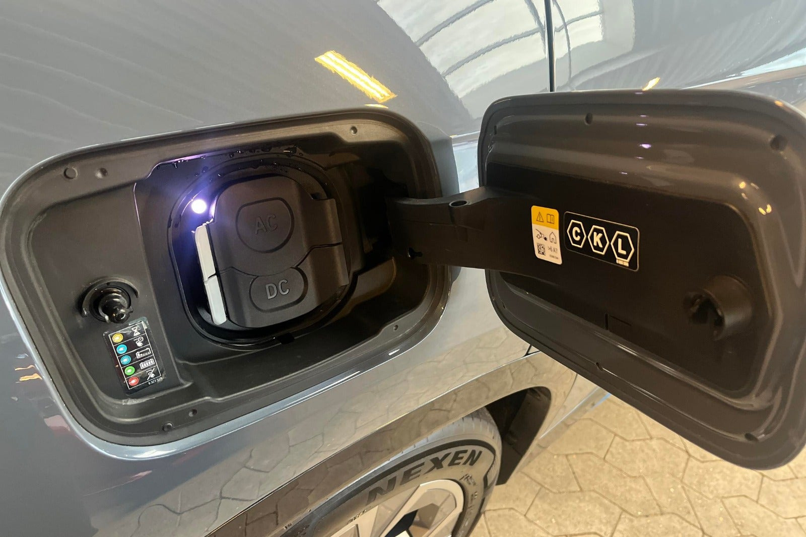 Grå BMW iX1 fra 2023