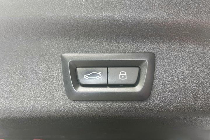 Grå BMW iX1 fra 2023