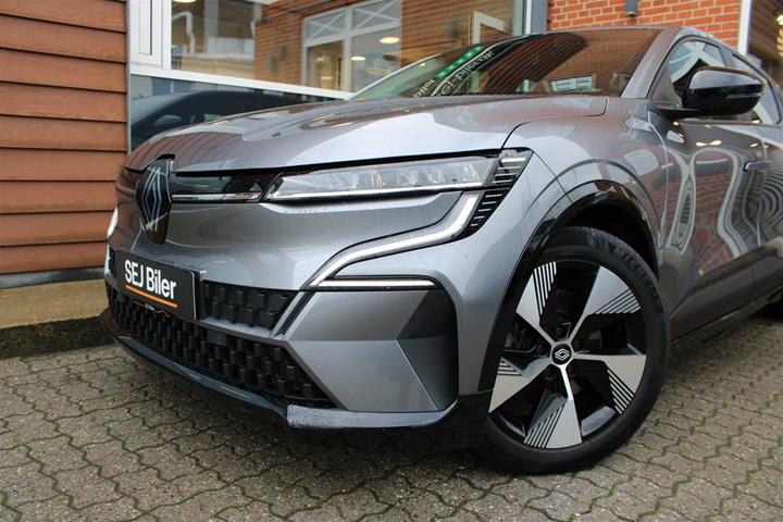 Grå Renault Megane E-Tech fra 2023
