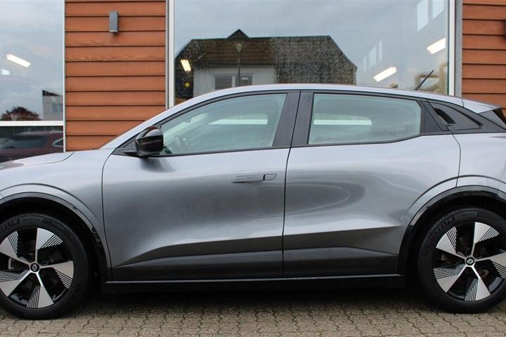 Grå Renault Megane E-Tech fra 2023