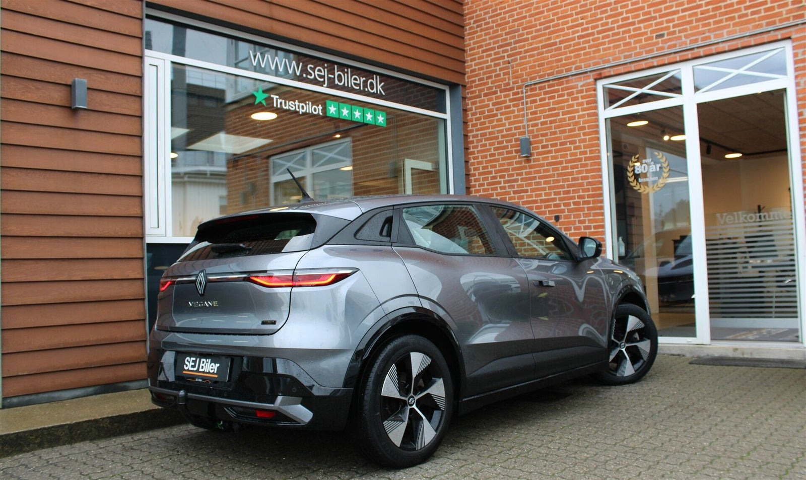 Grå Renault Megane E-Tech fra 2023