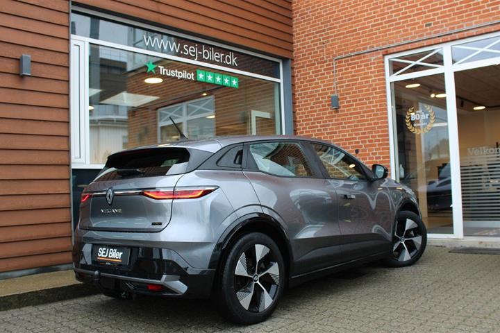 Grå Renault Megane E-Tech fra 2023
