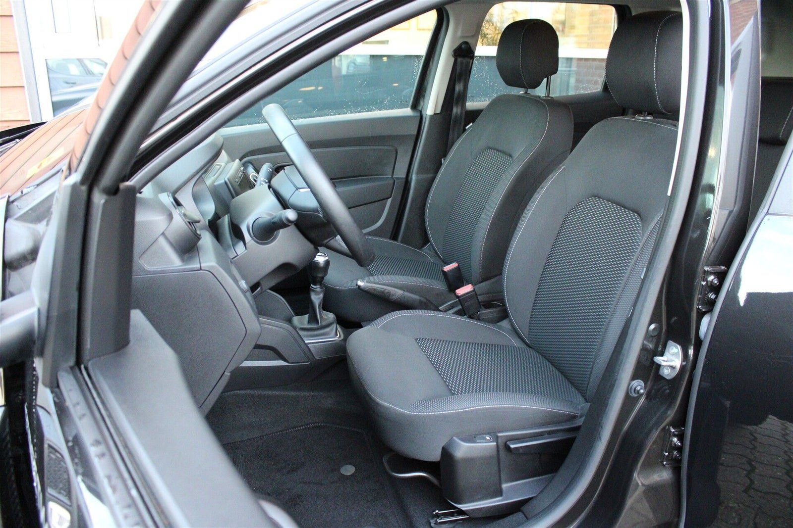 Sort Dacia Duster fra 2019