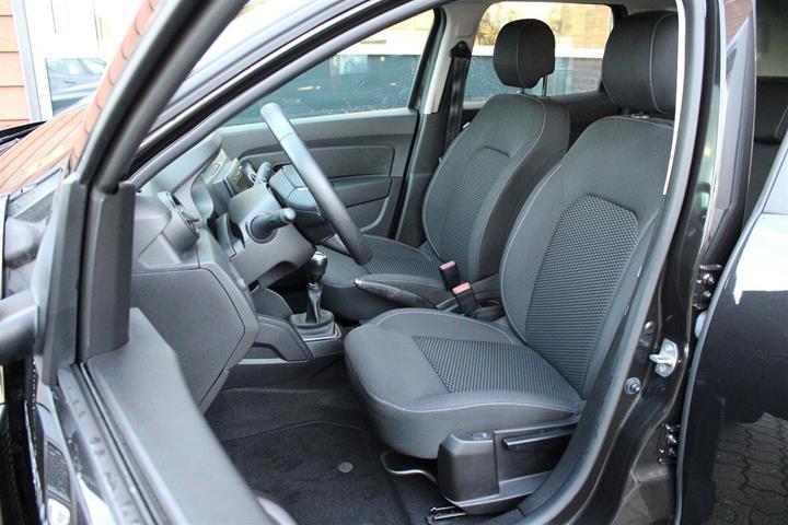Sort Dacia Duster fra 2019