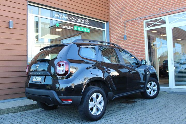 Sort Dacia Duster fra 2019