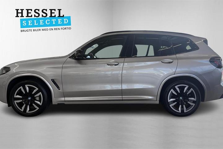 Sølv BMW iX3 fra 2022