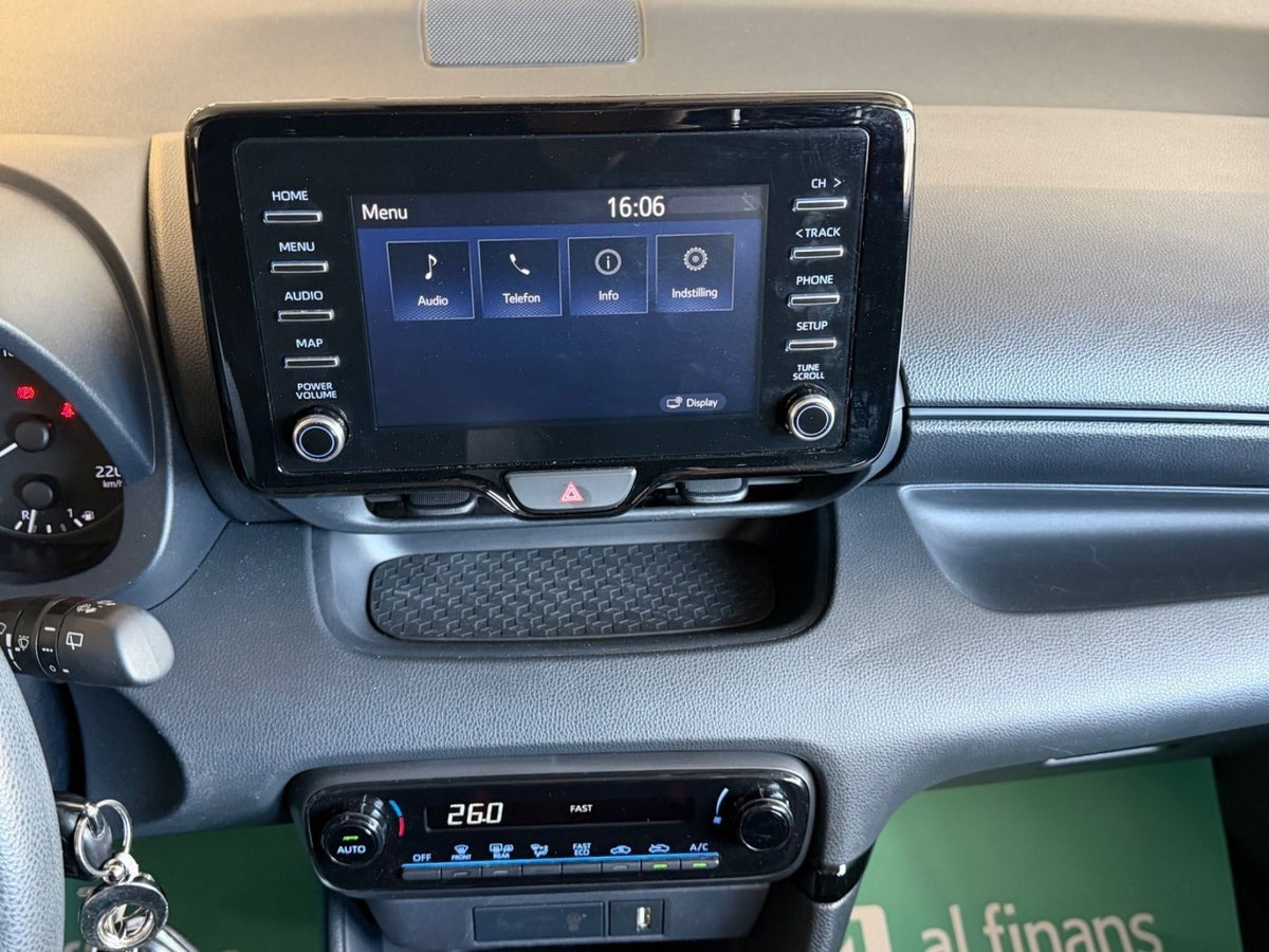 Hvid Mazda 2 fra 2022
