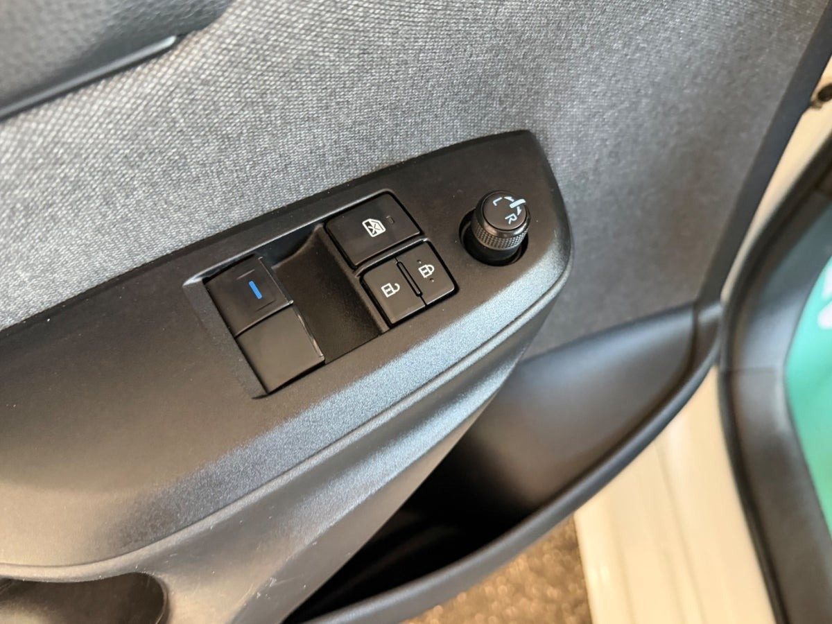 Hvid Mazda 2 fra 2022