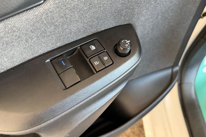 Hvid Mazda 2 fra 2022