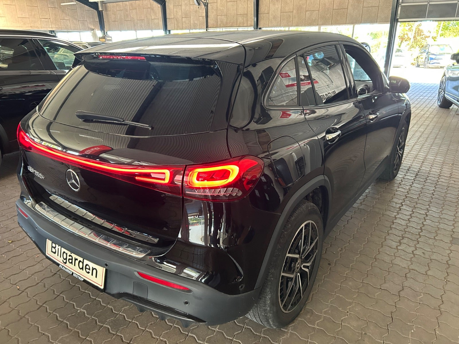 Sort Mercedes EQA250+ fra 2023