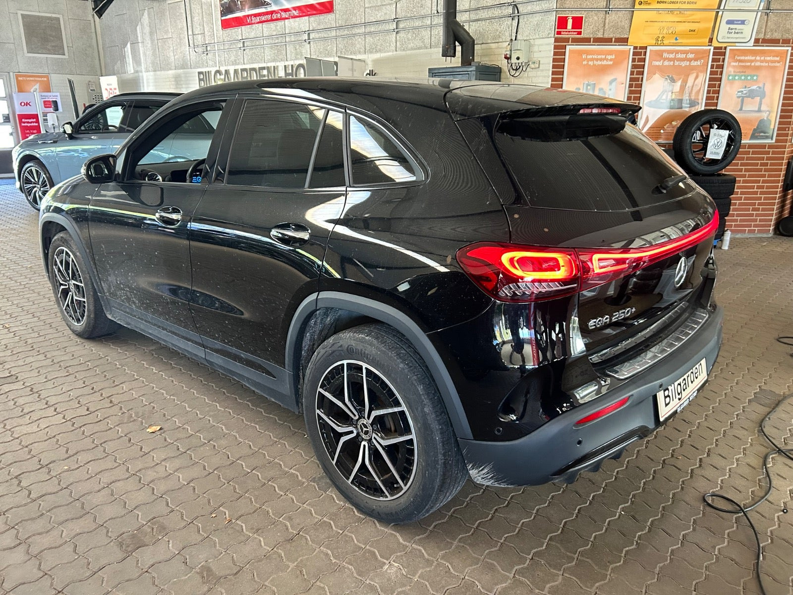 Sort Mercedes EQA250+ fra 2023