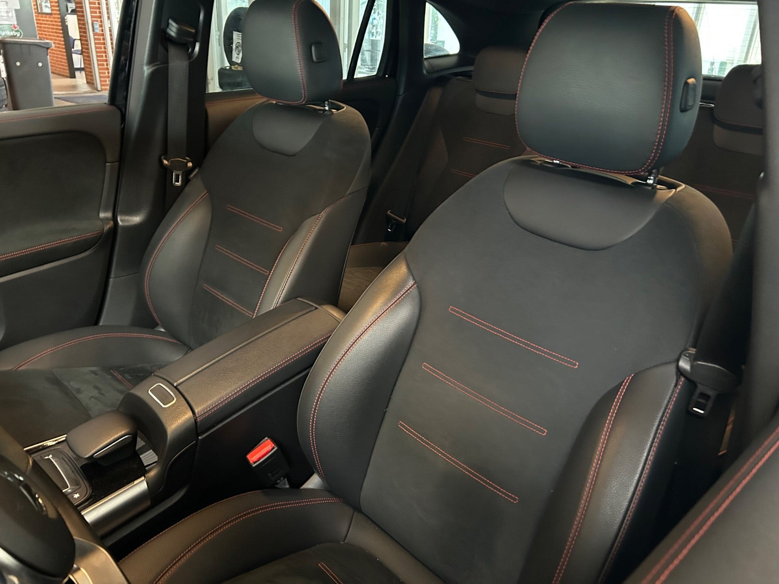 Sort Mercedes EQA250+ fra 2023