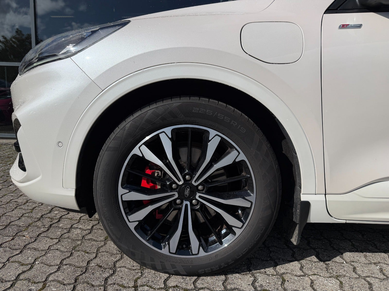 Hvid Ford Kuga fra 2020