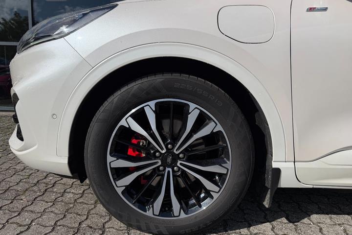 Hvid Ford Kuga fra 2020