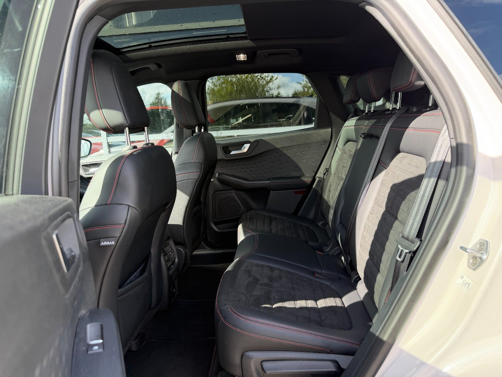 Hvid Ford Kuga fra 2020