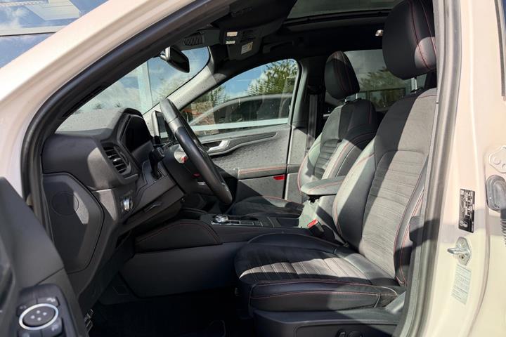 Hvid Ford Kuga fra 2020