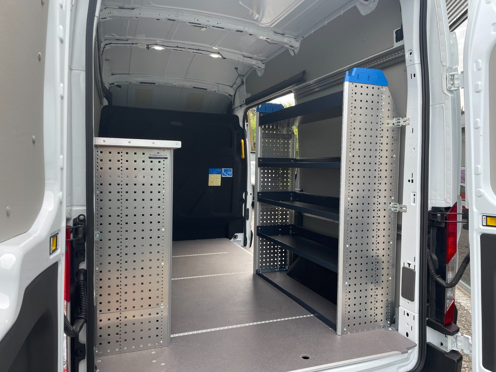 Hvid Ford E-Transit 350 L2 Van fra 2025