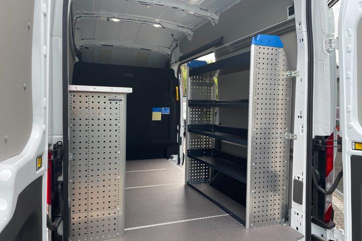 Hvid Ford E-Transit 350 L2 Van fra 2025