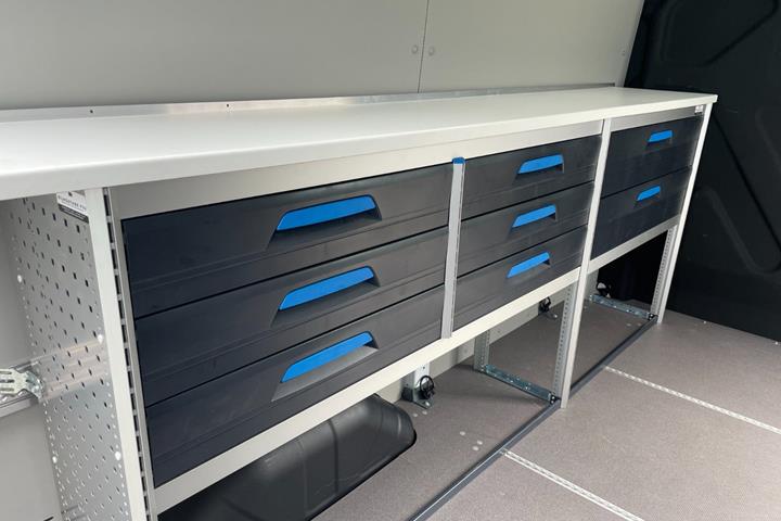 Hvid Ford E-Transit 350 L2 Van fra 2025
