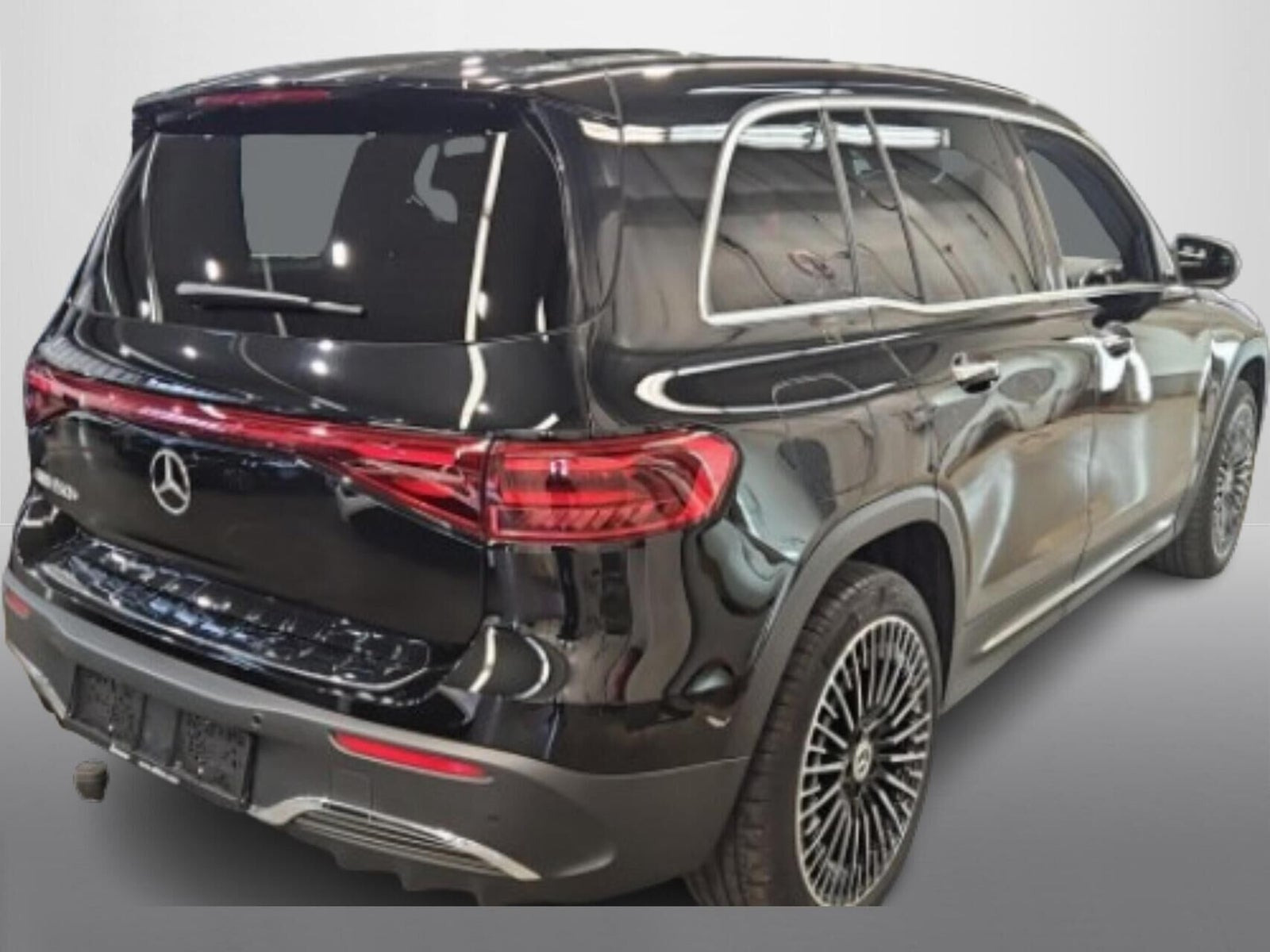 Sort Mercedes EQB250+ fra 2025