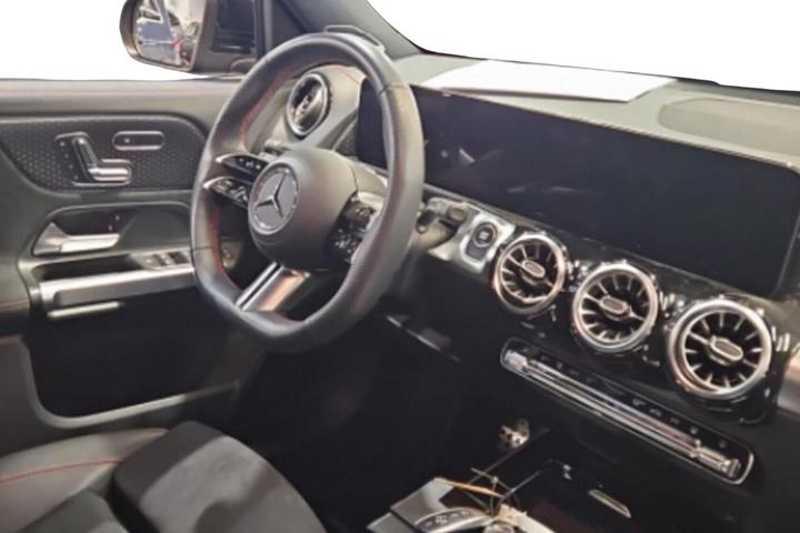 Sort Mercedes EQB250+ fra 2025