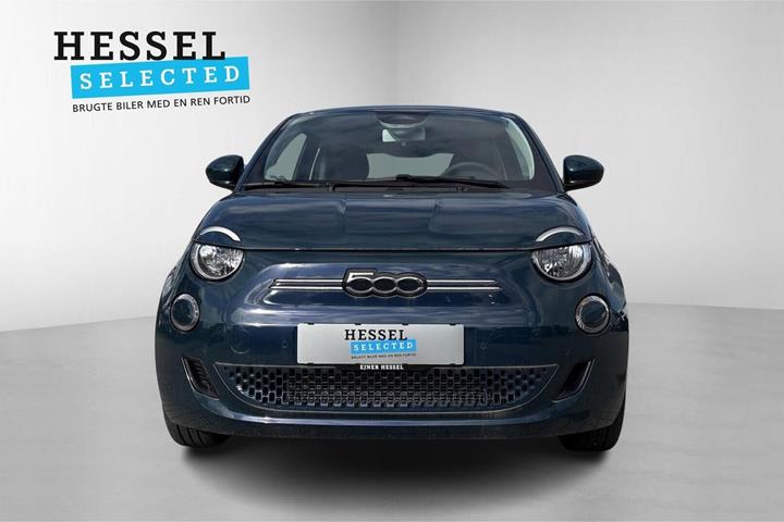 Blå Fiat 500e fra 2024