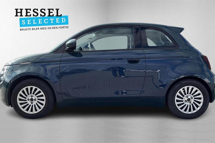 Blå Fiat 500e fra 2024