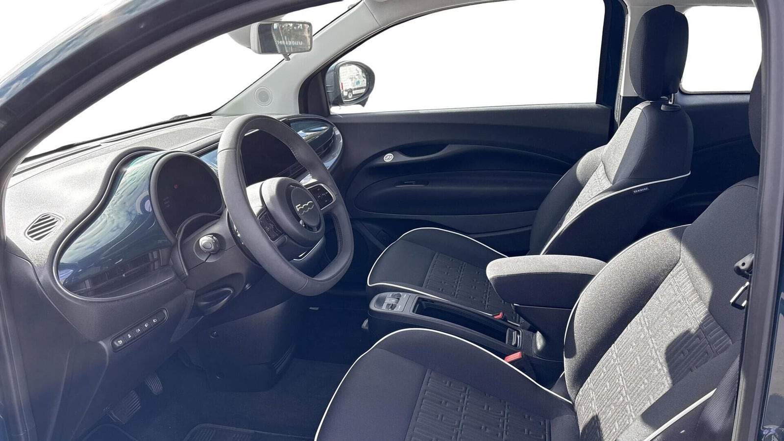 Blå Fiat 500e fra 2024