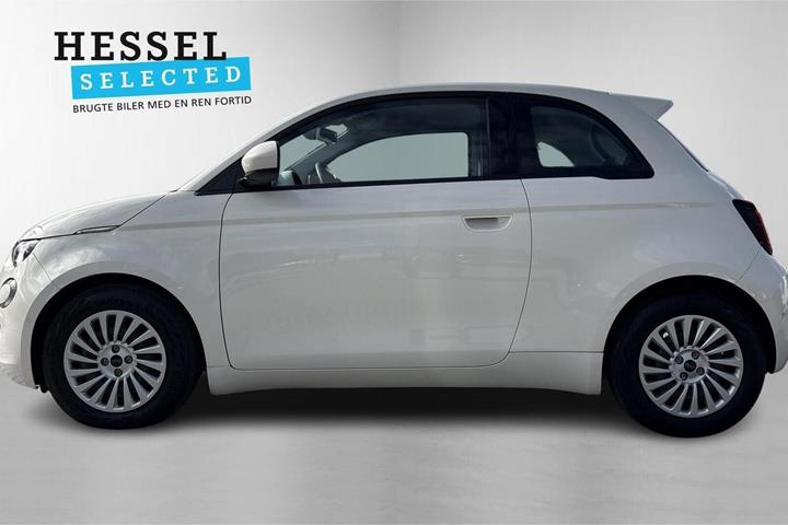 Hvid Fiat 500e fra 2024