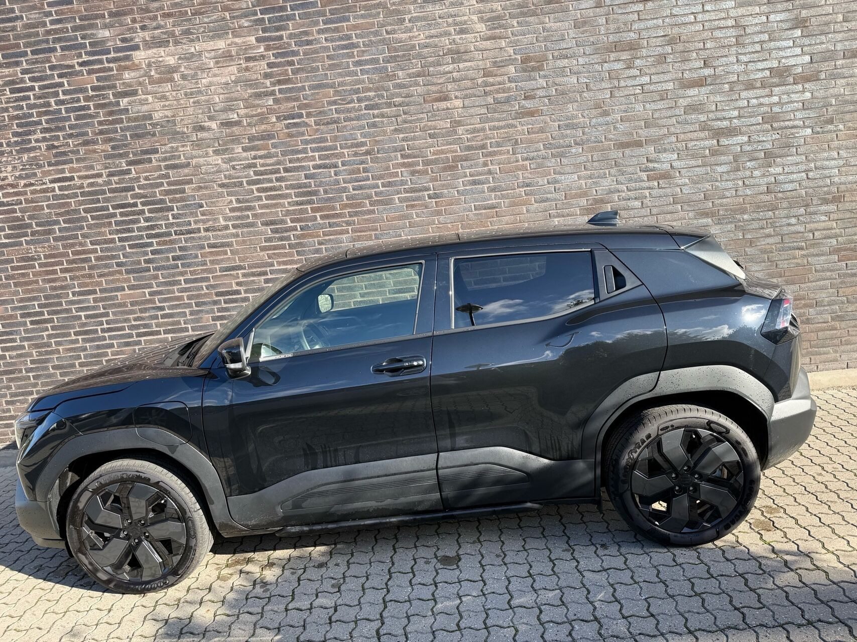 Sort Suzuki eVitara fra 2026