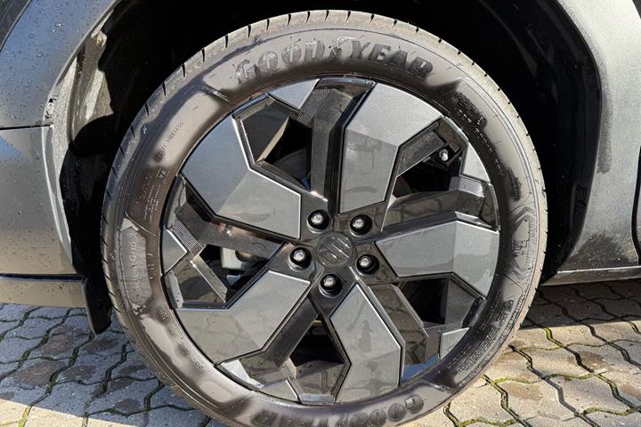 Sort Suzuki eVitara fra 2026
